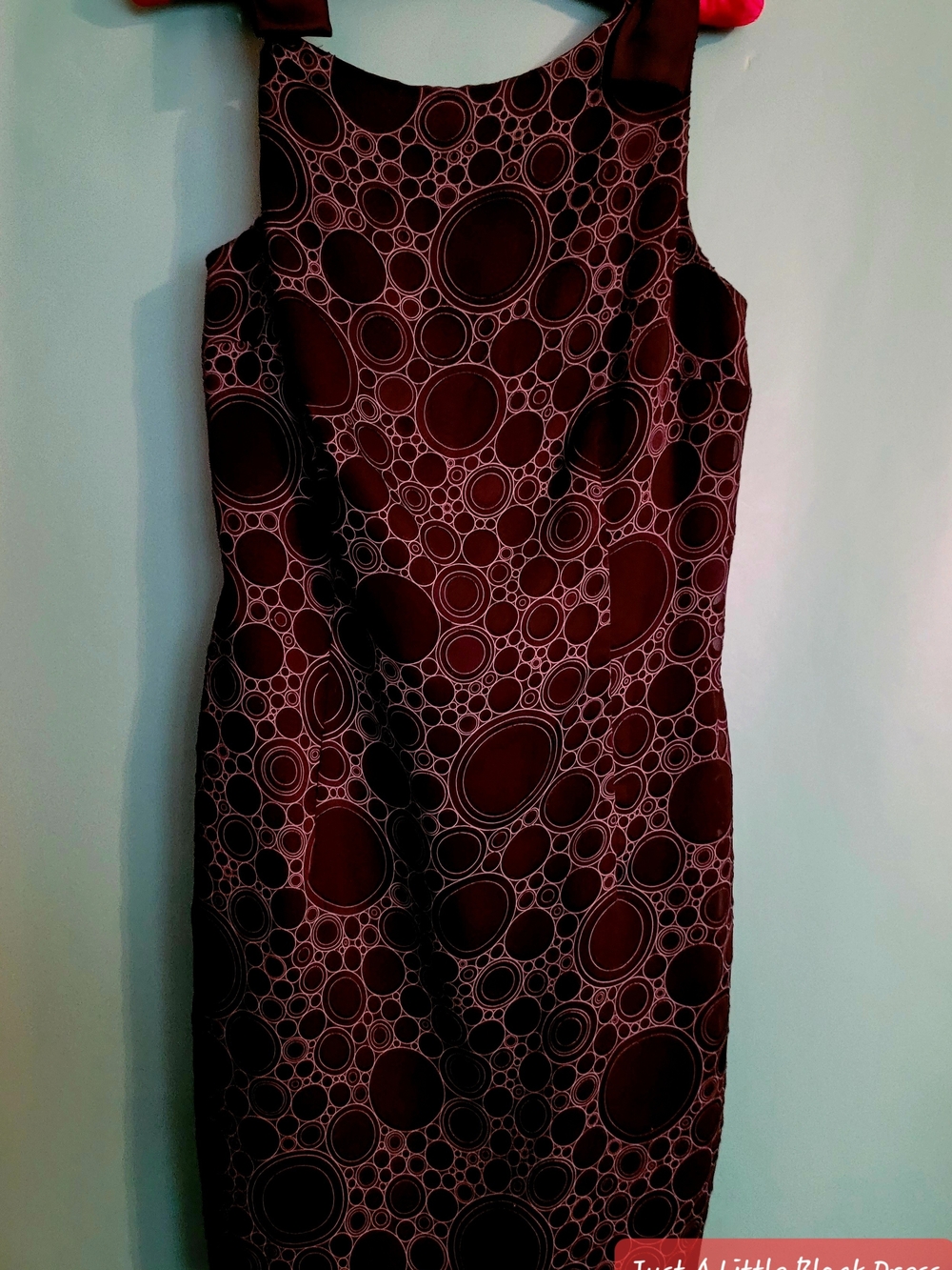 Sleeveless Circle-Print Sheath Dress in Burgundy